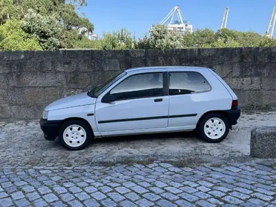 Renault Clio 1993 - 3900 EUR, 283000 km - AUTO.MOTO.pt - 283000km - foto 14 de 39