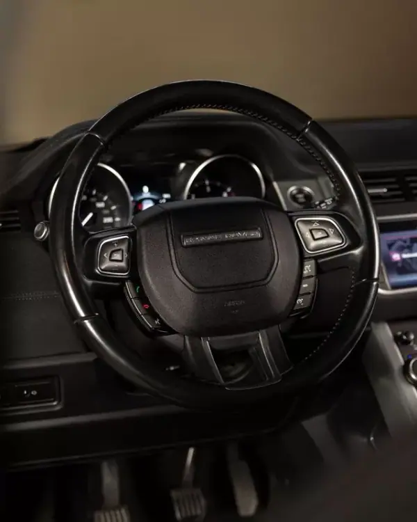 Land Rover Range Rover Evoque 2016 - 20450 EUR, 150000 km - AUTO.MOTO.pt - 150000km - foto 25 de 30