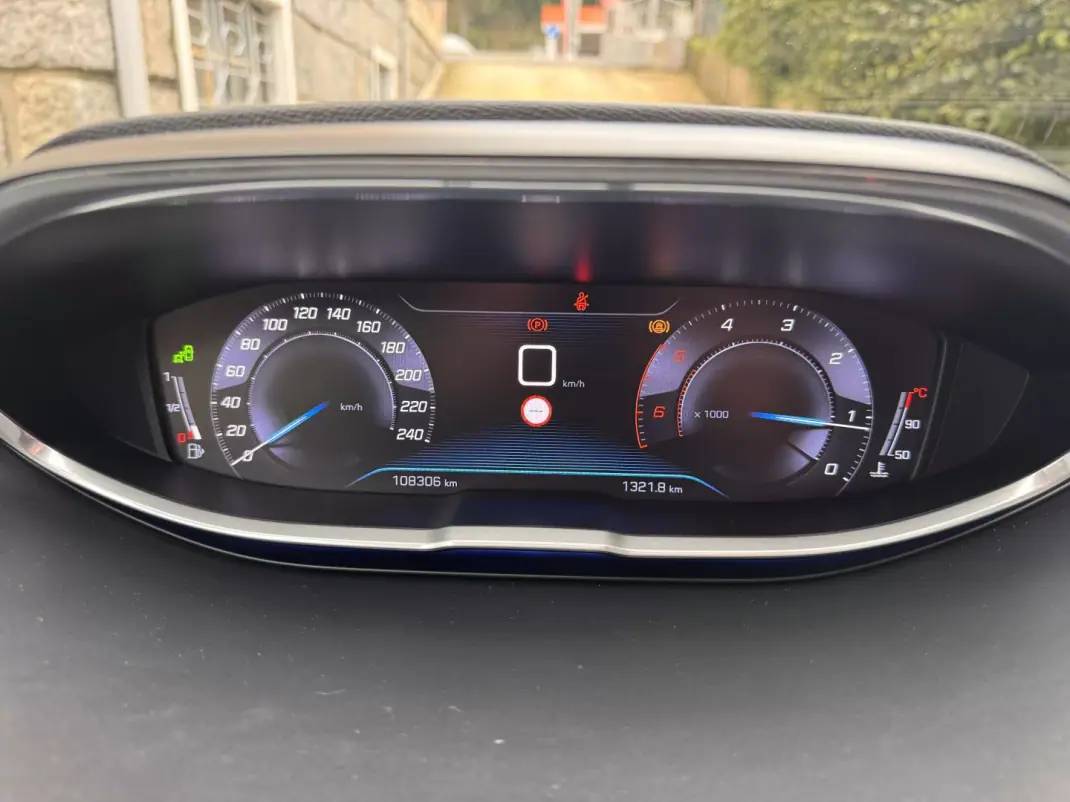 Peugeot 5008 2018 - 18500 EUR, 108306 km - AUTO.MOTO.pt - 108306km - foto 10 de 23