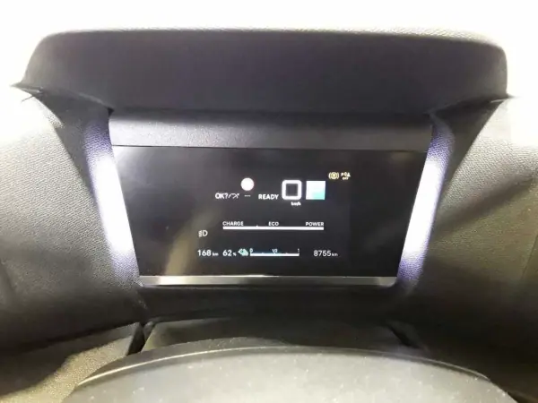 Citroën e-C4 2023 - 23990 EUR, 8800 km - AUTO.MOTO.pt - 8800km - foto 7 de 11