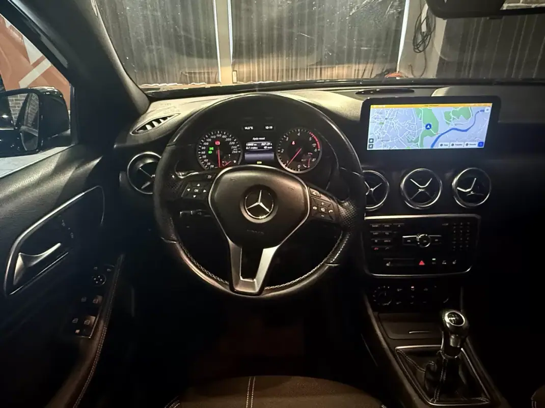Mercedes-Benz A 180 2014 - 12990 EUR, 290000 km - AUTO.MOTO.pt - 290000km - foto 13 de 15