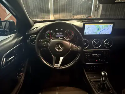 Mercedes-Benz A 180 2014 - 12990 EUR, 290000 km - AUTO.MOTO.pt - 290000km - foto 13 de 15