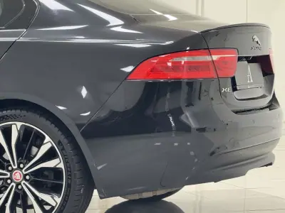 Jaguar XE 2016 - 15990 EUR, 184000 km - AUTO.MOTO.pt - 184000km - foto 18 de 26