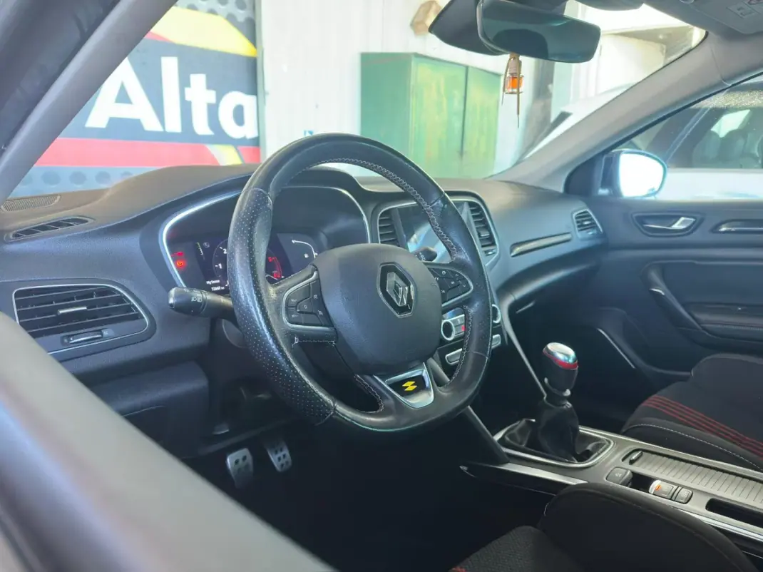 Renault Mégane 2021 - 19900 EUR, 72500 km - AUTO.MOTO.pt - 72500km - foto 10 de 25