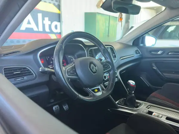 Renault Mégane 2021 - 19900 EUR, 72500 km - AUTO.MOTO.pt - 72500km - foto 10 de 25