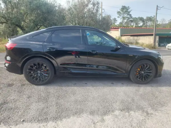 Audi e-tron Sportback 2021 - 35300 EUR, 123480 km - AUTO.MOTO.pt - 123480km - foto 2 de 15
