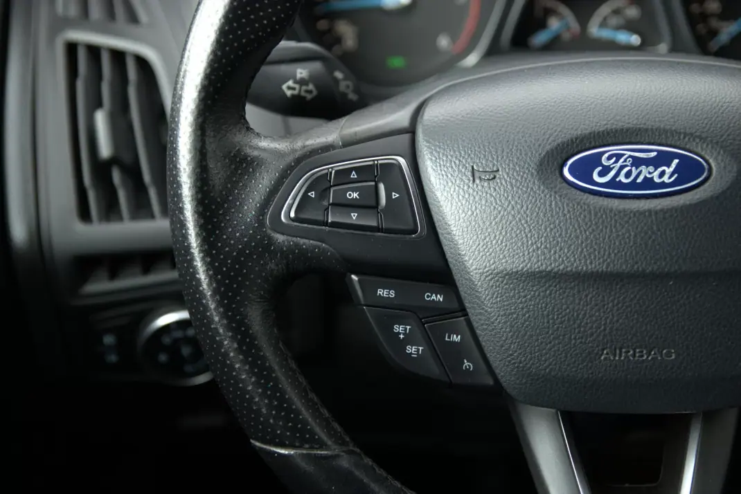 Ford Focus 2018 - 14990 EUR, 104000 km - AUTO.MOTO.pt - 104000km - foto 21 de 29