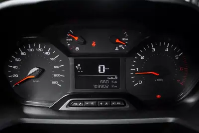 Peugeot Partner BlueHDi 100 L2 Cabine Dupla 2021 - 12990 EUR, 103902 km - AUTO.MOTO.pt - 103902km - foto 16 de 28