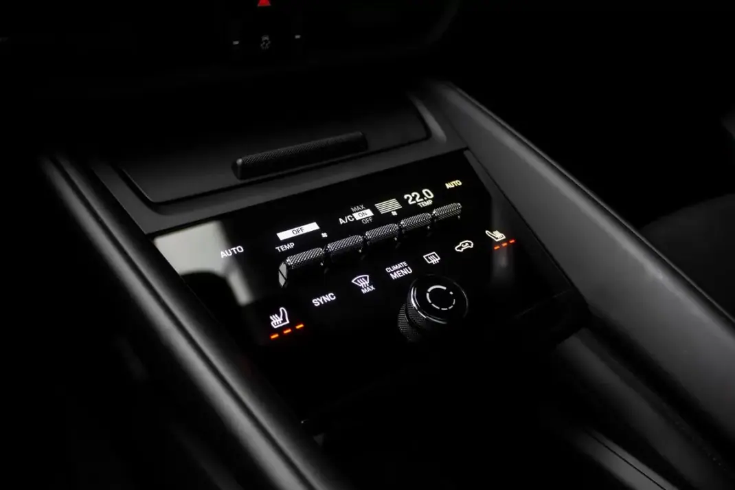 Porsche Macan 2025 - 83990 EUR, 15400 km - AUTO.MOTO.pt - 15400km - foto 25 de 49