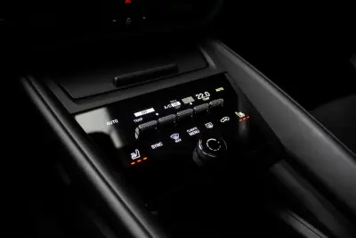 Porsche Macan 2025 - 83990 EUR, 15400 km - AUTO.MOTO.pt - 15400km - foto 25 de 49