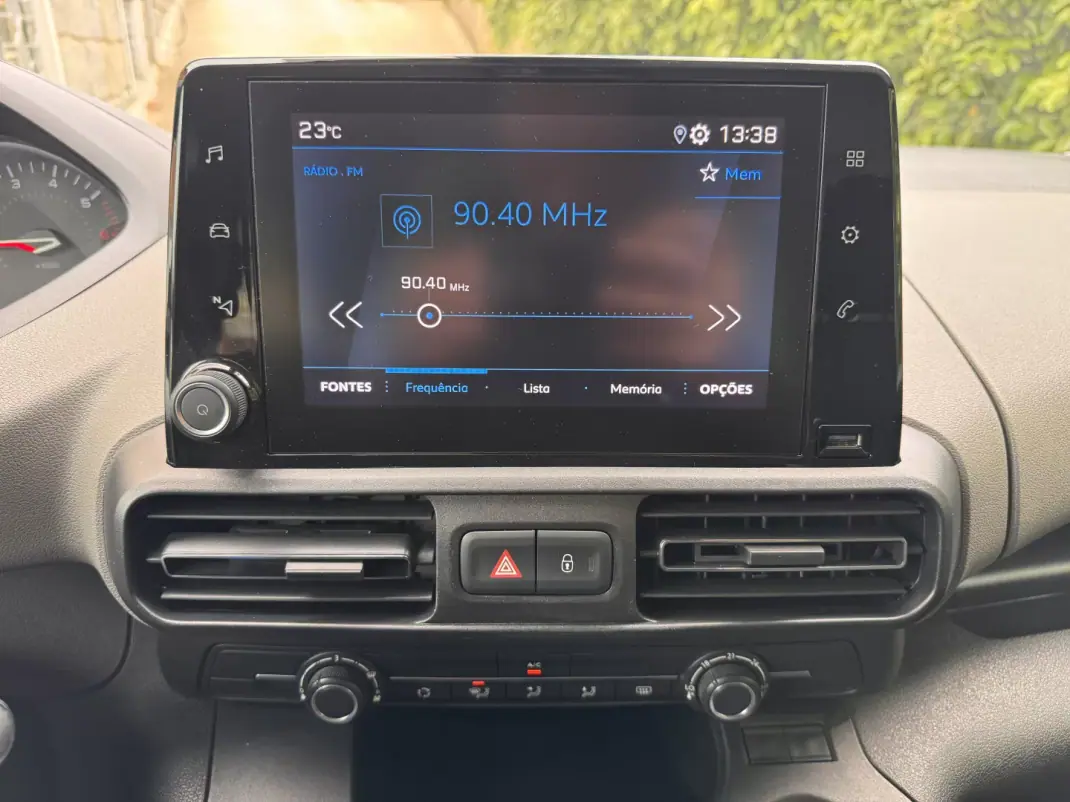 Peugeot Rifter 2019 - 18750 EUR, 92579 km - AUTO.MOTO.pt - 92579km - foto 15 de 22