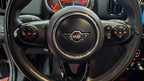 MINI Countryman 2018 - 21550 EUR, 127363 km - AUTO.MOTO.pt - 127363km - foto 28 de 71