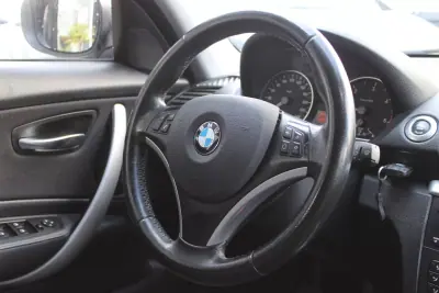 BMW 118 2010 - 9900 EUR, 205380 km - AUTO.MOTO.pt - 205380km - foto 8 de 15