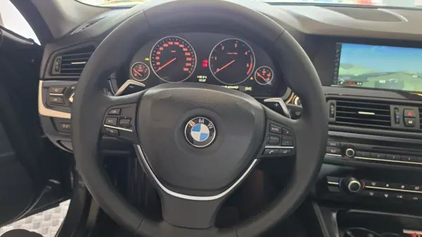 BMW 520 2011 - 10900 EUR, 370543 km - AUTO.MOTO.pt - 370543km - foto 35 de 54