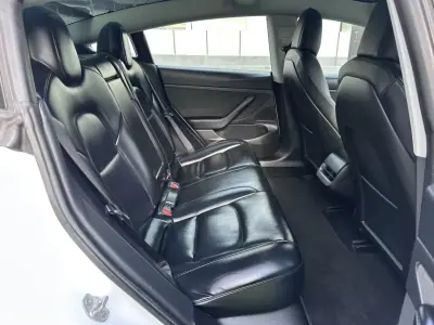 Tesla Model 3 2019 - 15500 EUR, 333000 km - AUTO.MOTO.pt - 333000km - foto 31 de 62
