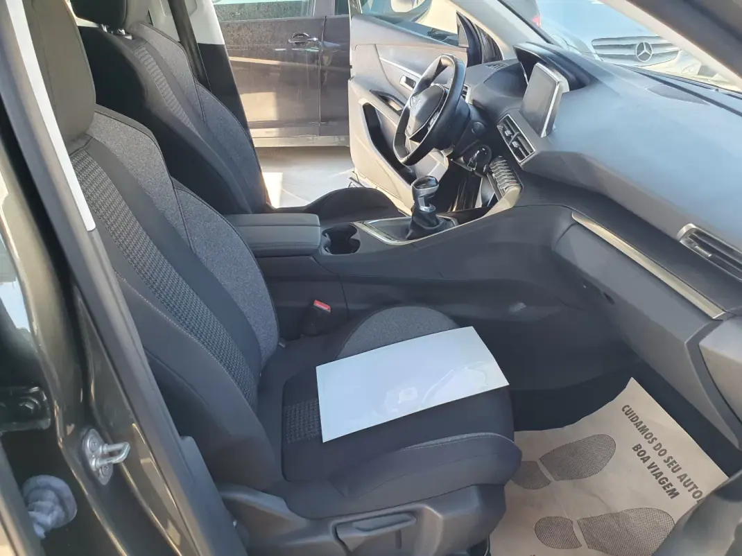 Peugeot 3008 2019 - 17 EUR, 80000 km - AUTO.MOTO.pt - 80000km - foto 16 de 26