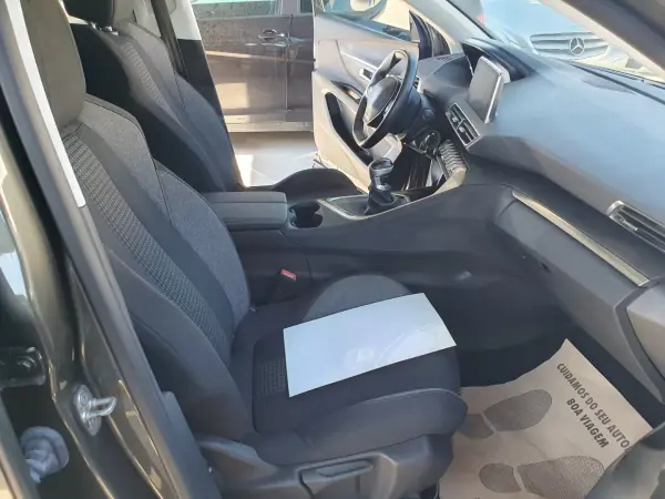Peugeot 3008 2019 - 17980 EUR, 80000 km - AUTO.MOTO.pt - 80000km - foto 16 de 26