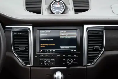 Porsche Macan 2016 - 49950 EUR, 131000 km - AUTO.MOTO.pt - 131000km - foto 44 de 53