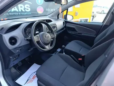 Toyota Yaris 2018 - 11900 EUR, 105553 km - AUTO.MOTO.pt - 105553km - foto 12 de 17