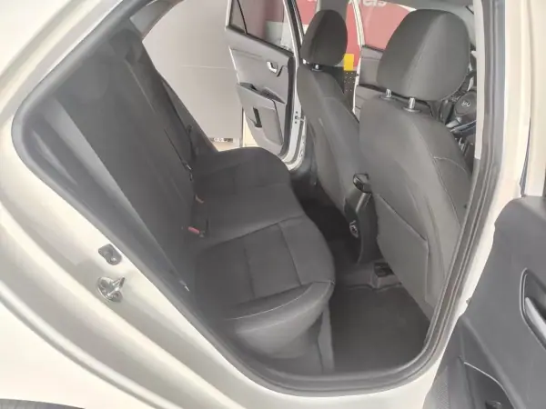 Kia Rio 2018 - 14750 EUR, 46500 km - AUTO.MOTO.pt - 46500km - foto 14 de 35