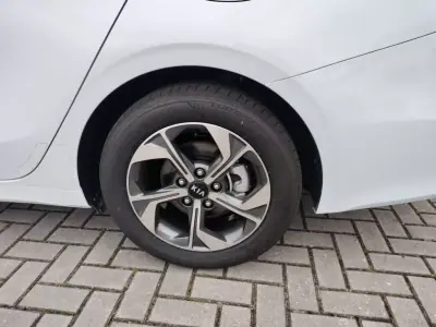 Kia Ceed SW 2020 - 15500 EUR, 58500 km - AUTO.MOTO.pt - 58500km - foto 9 de 26