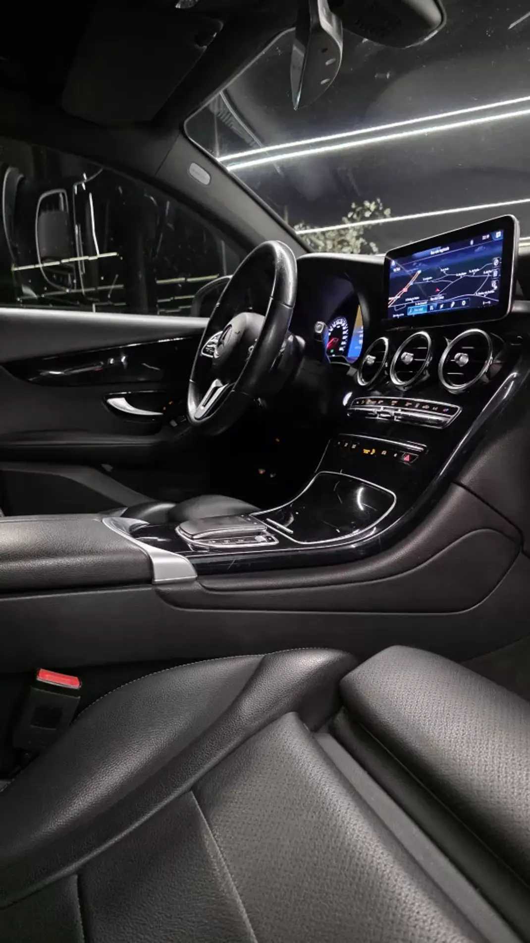 Mercedes-Benz GLC 300 2022 - 48900 EUR, 86000 km - AUTO.MOTO.pt - 86000km - foto 15 de 21