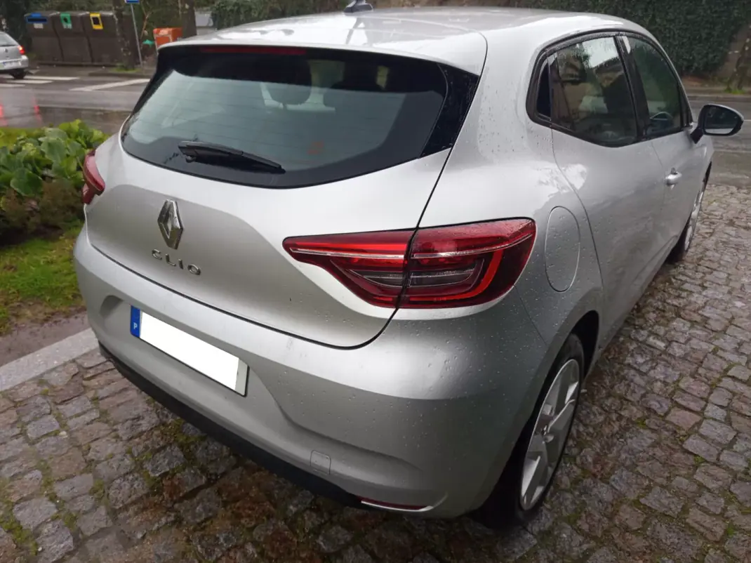 Renault Clio 2021 - 15990 EUR, 90301 km - AUTO.MOTO.pt - 90301km - foto 4 de 10