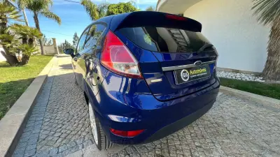 Ford Fiesta 2015 - 7990 EUR, 144693 km - AUTO.MOTO.pt - 144693km - foto 12 de 17