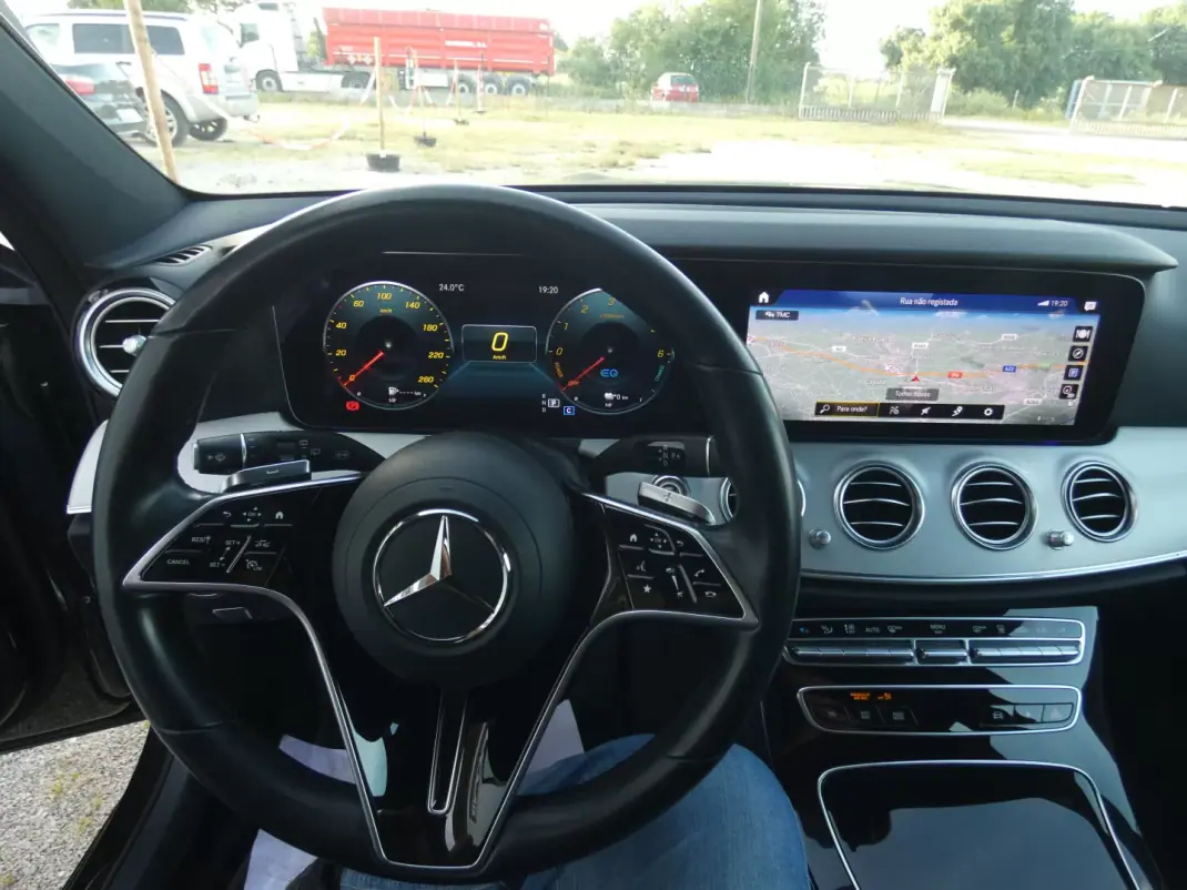 Mercedes-Benz E 300 2020 - 28500 EUR, 217000 km - AUTO.MOTO.pt - 217000km - foto 24 de 39