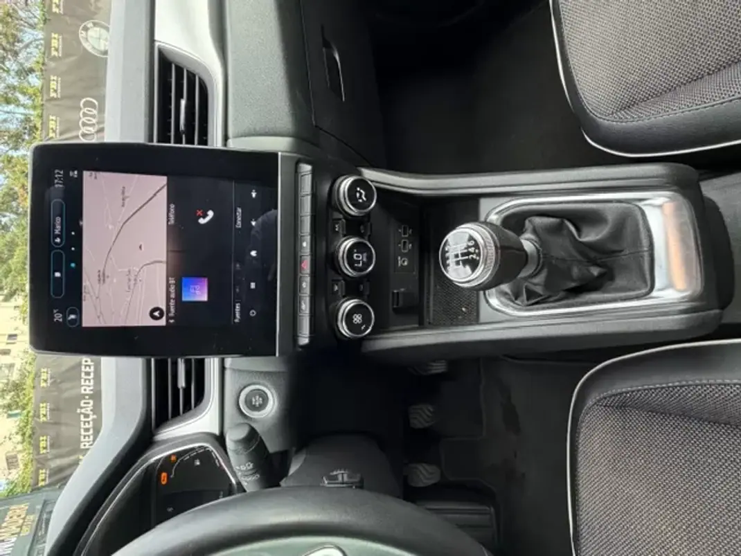 Renault Captur 2022 - 16900 EUR, 84100 km - AUTO.MOTO.pt - 84100km - foto 3 de 12