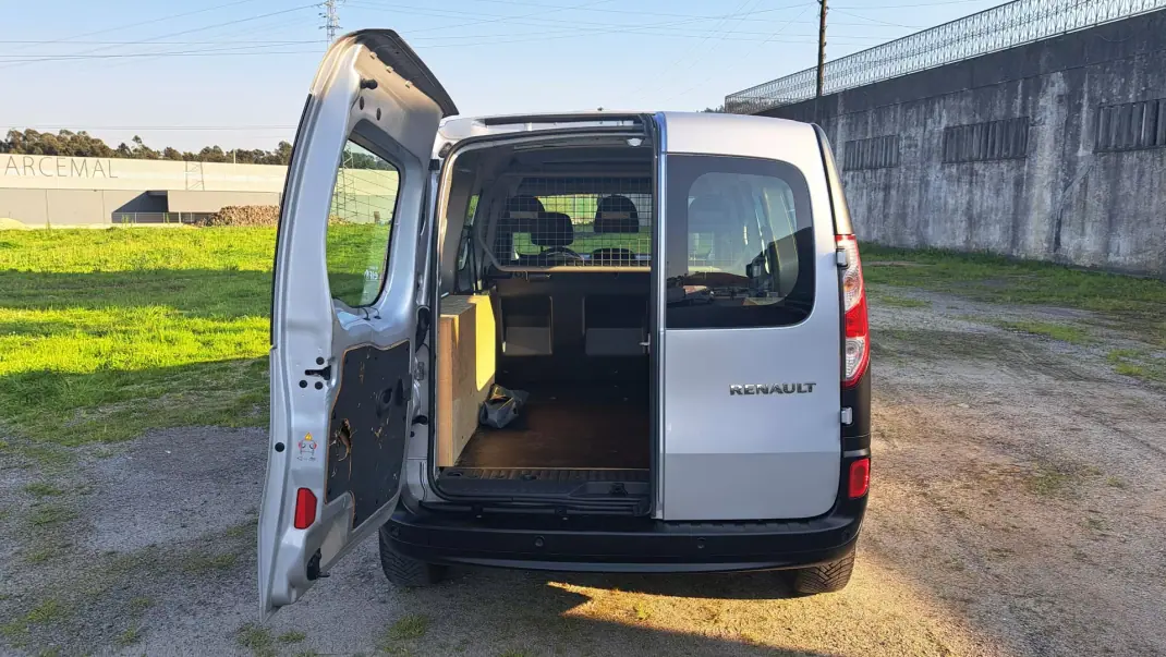 Renault 2019 - 19900 EUR, 100835 km - AUTO.MOTO.pt - 100835km - foto 8 de 28