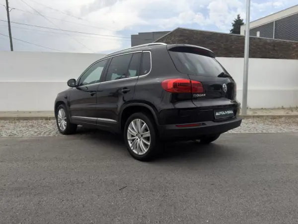 Volkswagen Tiguan 2011 - 13800 EUR, 147290 km - AUTO.MOTO.pt - 147290km - foto 5 de 26