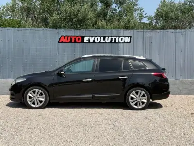 Renault Mégane Sport Tourer 2009 - 6750 EUR, 189900 km - AUTO.MOTO.pt - 189900km - foto 12 de 21