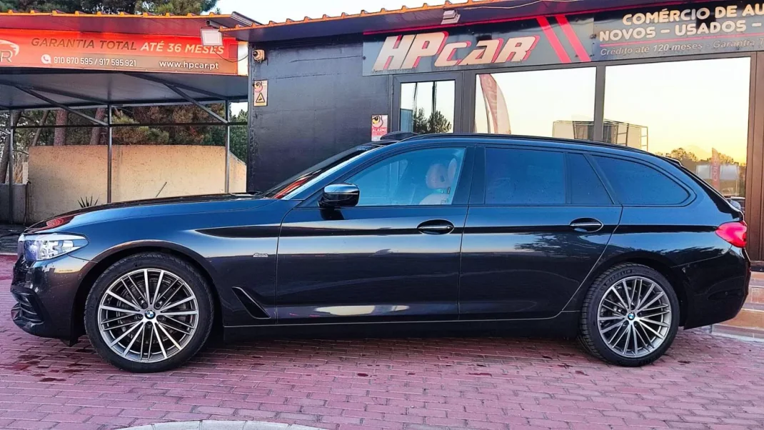 BMW 520 2018 - 29990 EUR, 130000 km - AUTO.MOTO.pt - 130000km - foto 29 de 43