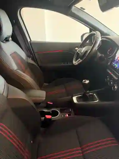 Renault Captur 2022 — foto 5 de 14