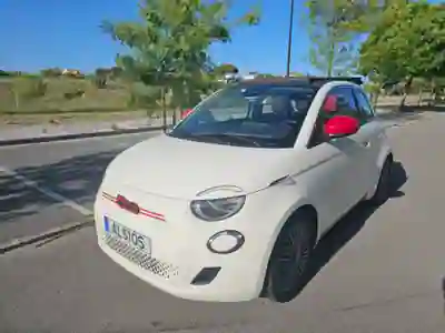 Fiat 500e C 2021 - 14250 EUR, 75000 km - AUTO.MOTO.pt - 75000km - foto 26 de 26