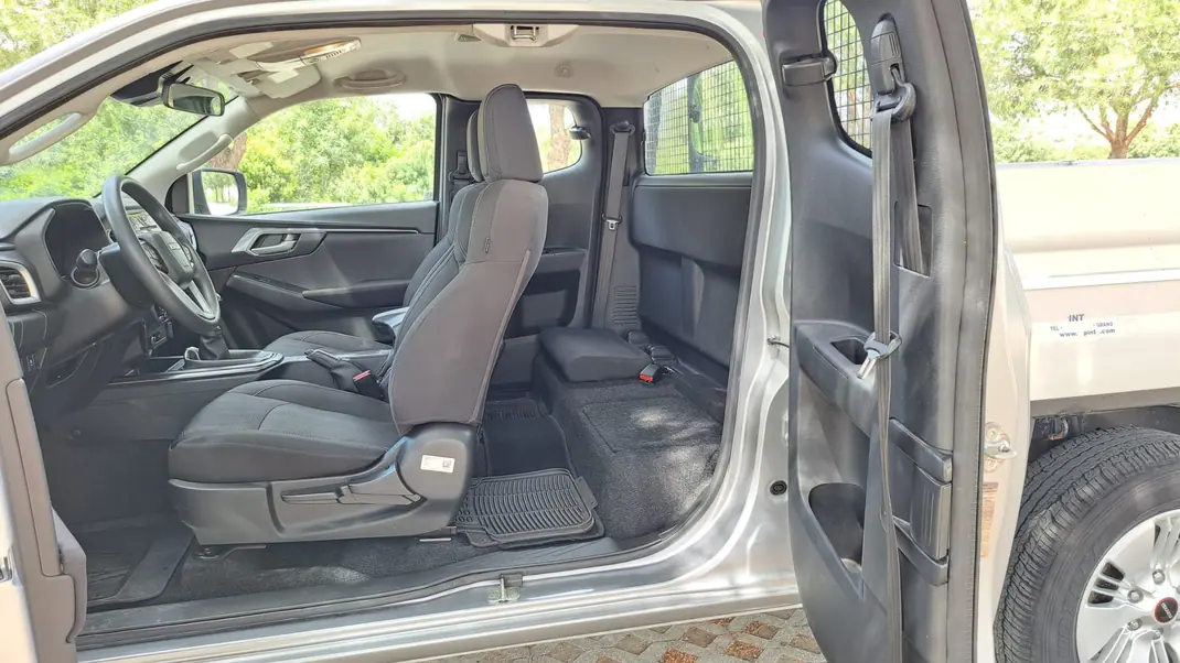 Isuzu D-Maxi - 1.9 Ddi CD 4WD L CH 2021 - 29950 EUR, 35000 km - AUTO.MOTO.pt - 35000km - foto 10 de 13