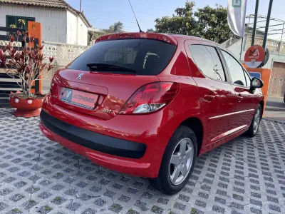 Peugeot 207 2010 - 6500 EUR, 182413 km - AUTO.MOTO.pt - 182413km - foto 7 de 9