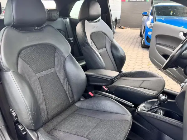 Audi A1 2012 - 11500 EUR, 218000 km - AUTO.MOTO.pt - 218000km - foto 14 de 20
