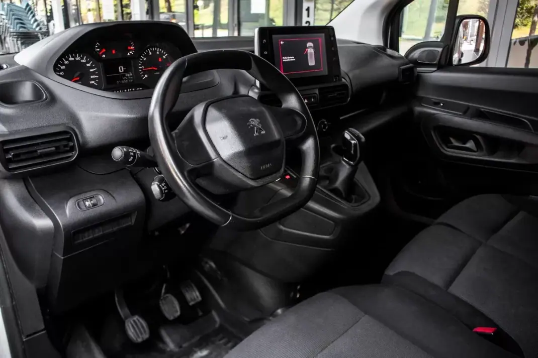 Peugeot Partner 1.5 Blue HDI 100 S&S Premium 2021 - 12990 EUR, 71659 km - AUTO.MOTO.pt - 71659km - foto 19 de 31