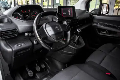 Peugeot Partner 1.5 Blue HDI 100 S&S Premium 2021 - 12990 EUR, 71659 km - AUTO.MOTO.pt - 71659km - foto 19 de 31