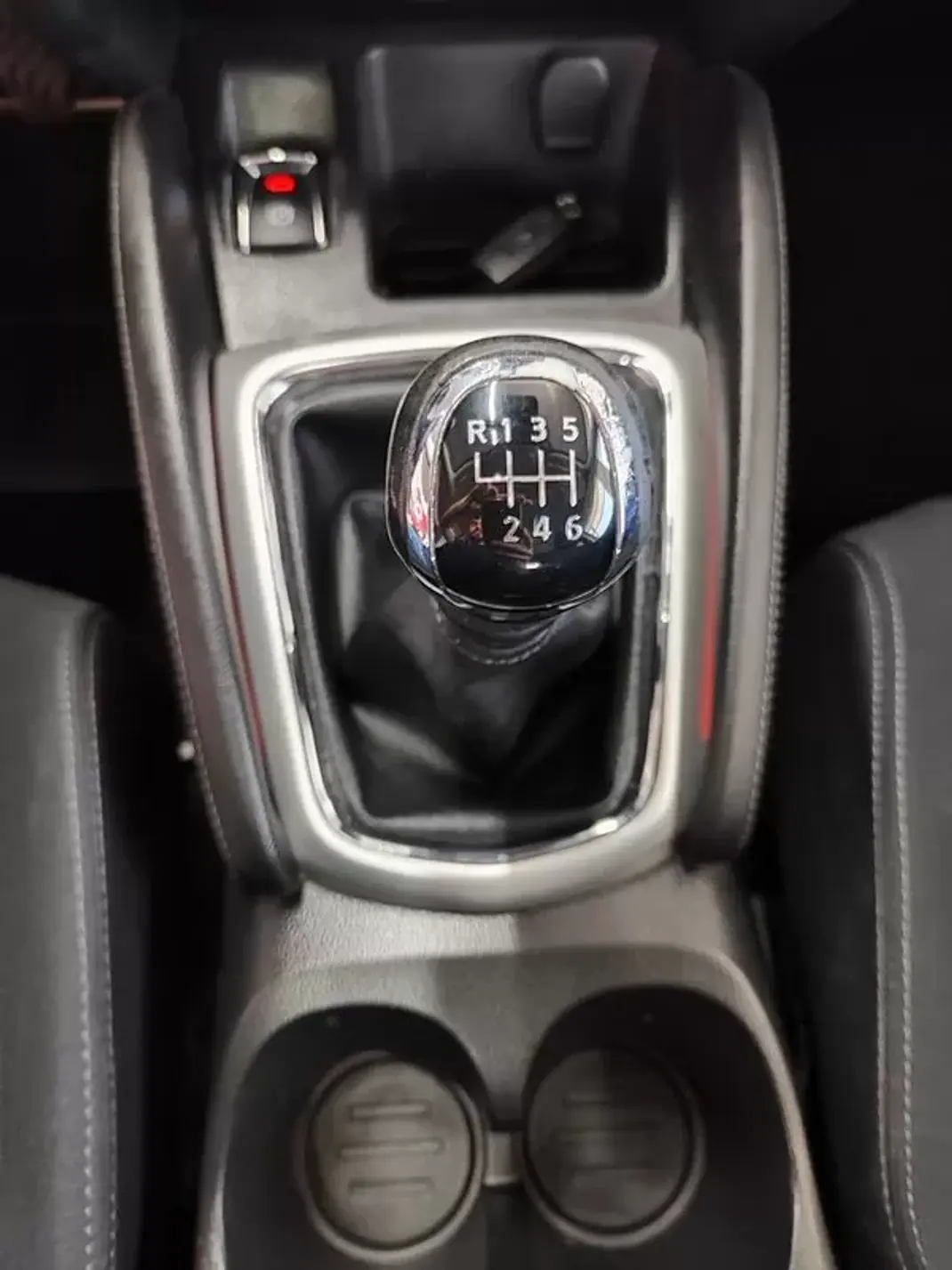 Nissan Qashqai 2015 - 14350 EUR, 98000 km - AUTO.MOTO.pt - 98000km - foto 35 de 38
