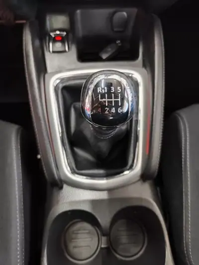 Nissan Qashqai 2015 - 14350 EUR, 98000 km - AUTO.MOTO.pt - 98000km - foto 35 de 38