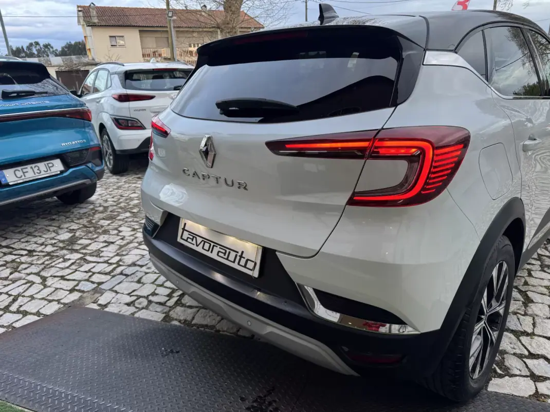 Renault Captur 2023 - 18500 EUR, 103000 km - AUTO.MOTO.pt - 103000km - foto 30 de 48