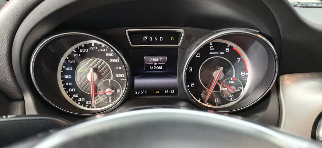 Mercedes-Benz CLA 45 AMG 2014 - 29990 EUR, 169000 km - AUTO.MOTO.pt - 169000km - foto 27 de 43