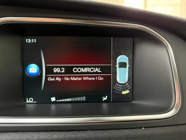 Volvo V40 2014 - 10990 EUR, 187000 km - AUTO.MOTO.pt - 187000km - foto 11 de 21