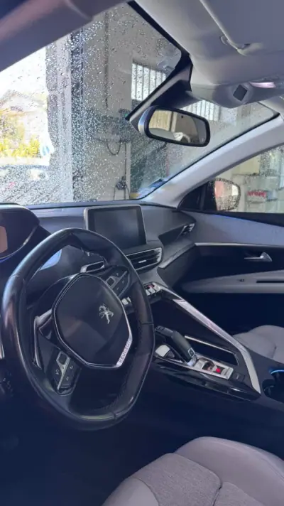 Peugeot 3008 2018 - 18900 EUR, 115000 km - AUTO.MOTO.pt - 115000km - foto 10 de 46