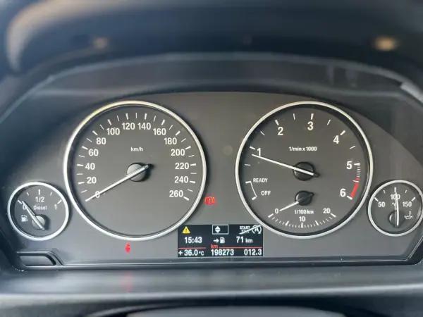 BMW 320 2013 - 13000 EUR, 198273 km - AUTO.MOTO.pt - 198273km - foto 11 de 13