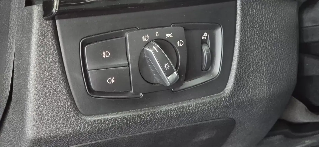 BMW 320 2013 - 21750 EUR, 170000 km - AUTO.MOTO.pt - 170000km - foto 39 de 51