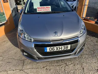 Peugeot 208 2019 - 10450 EUR, 73052 km - AUTO.MOTO.pt - 73052km - foto 5 de 12